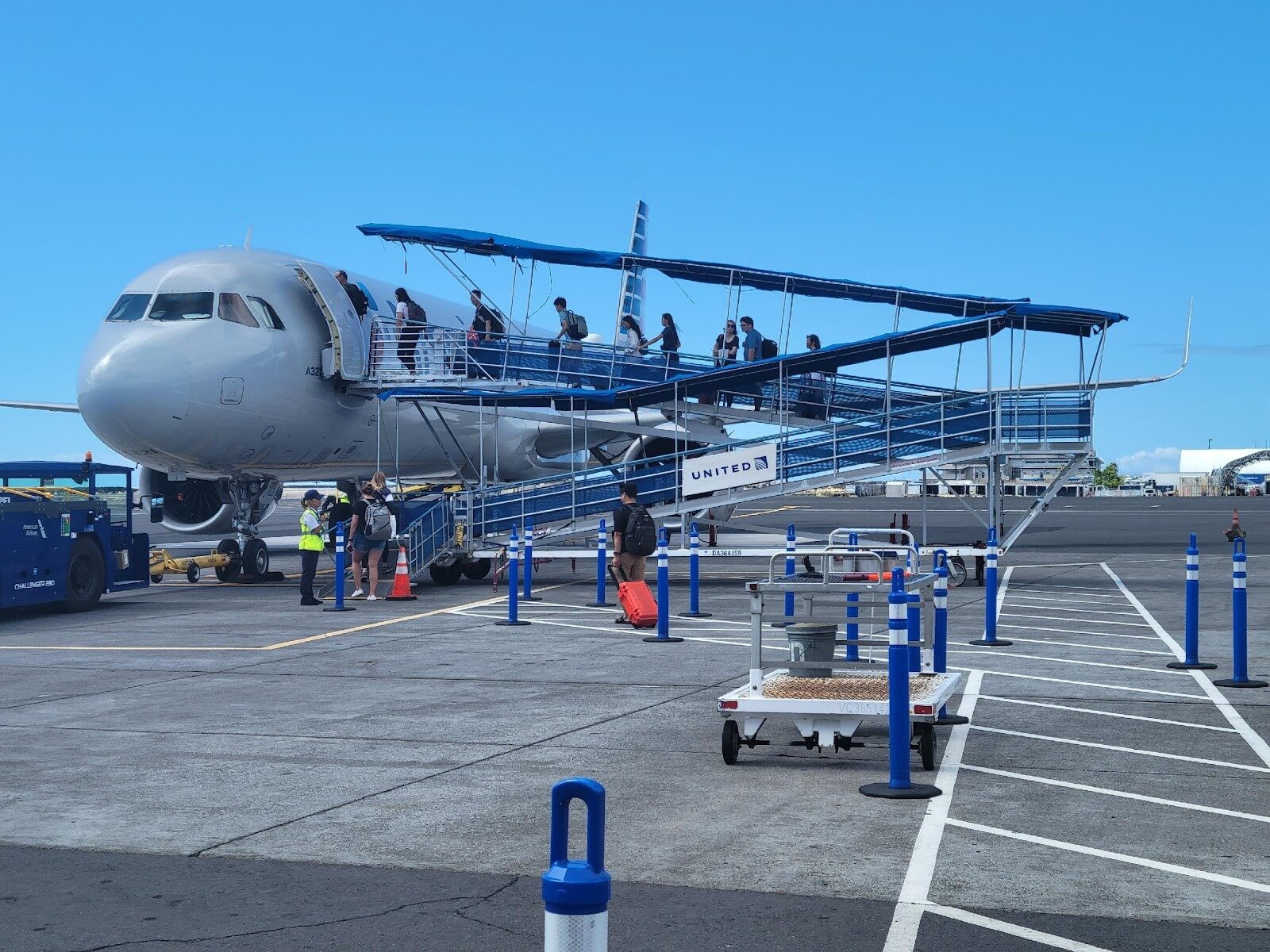 Kona airport: Travelers Getting on The Plane by United